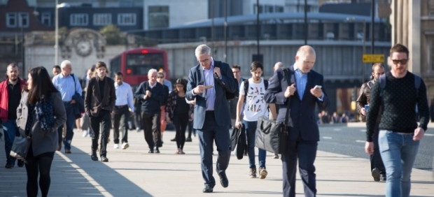 Personas-caminando-calle